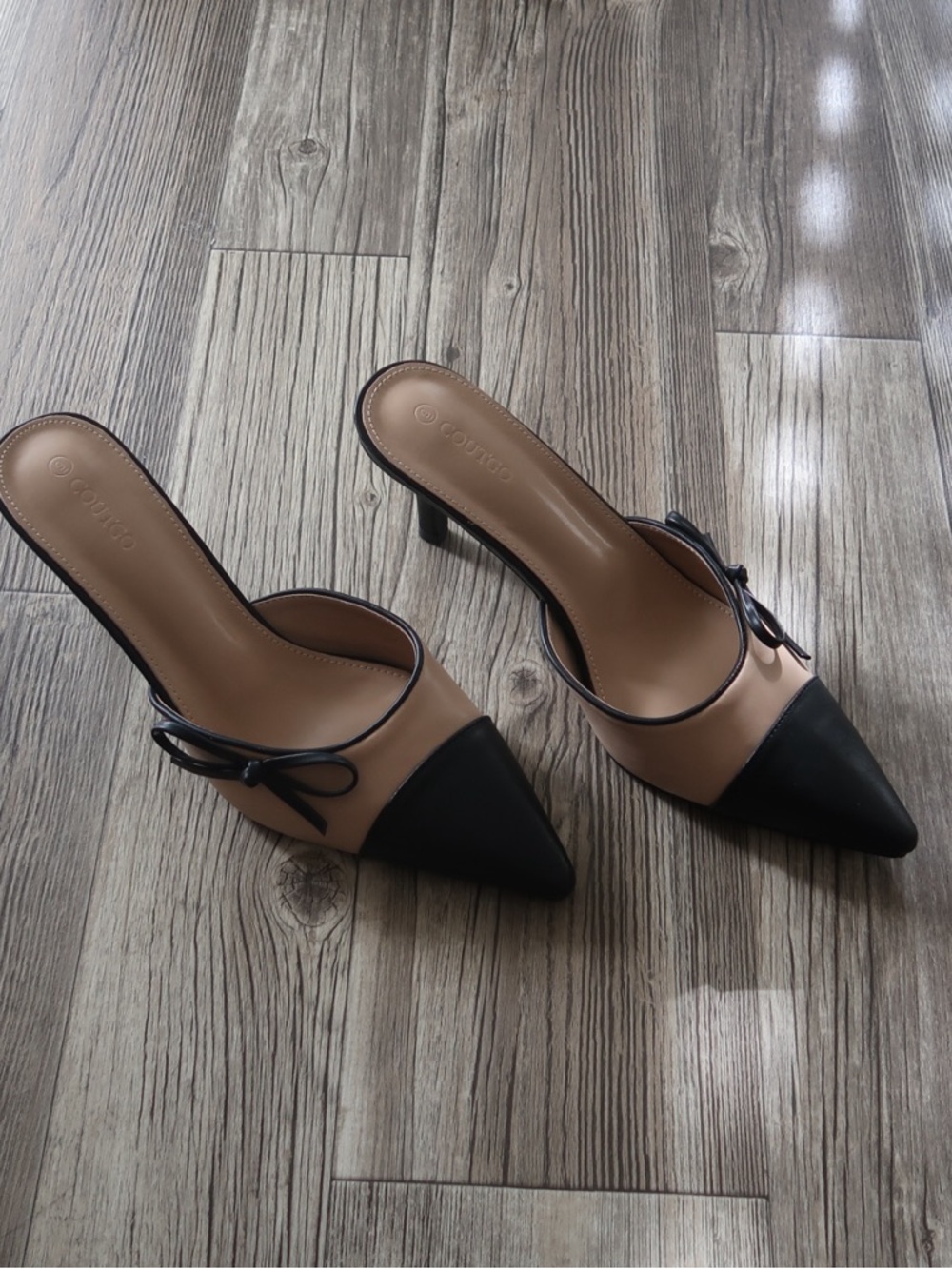 Coutgo Two-Tone Pointed Toe Mule in Beige and Black - Picture 4 of 6